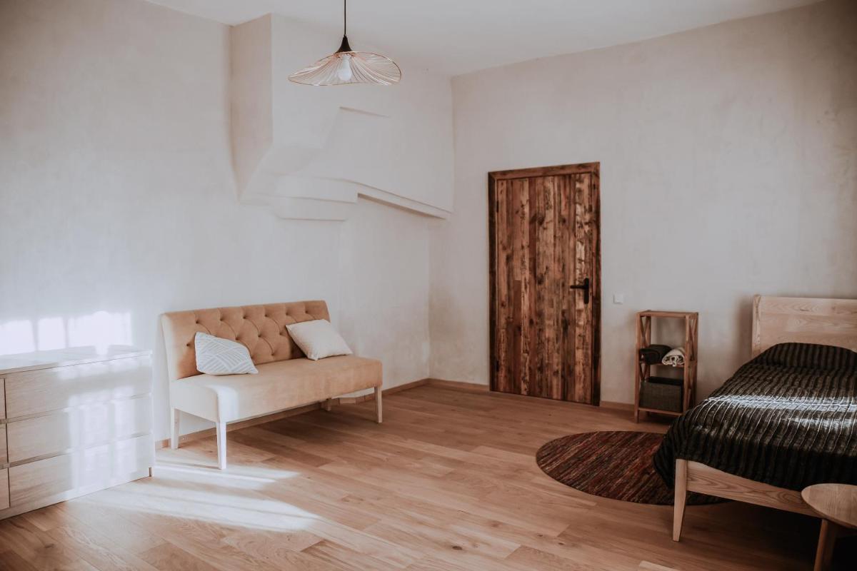 Cosy artist residency house in Rundāle countryside - Housity