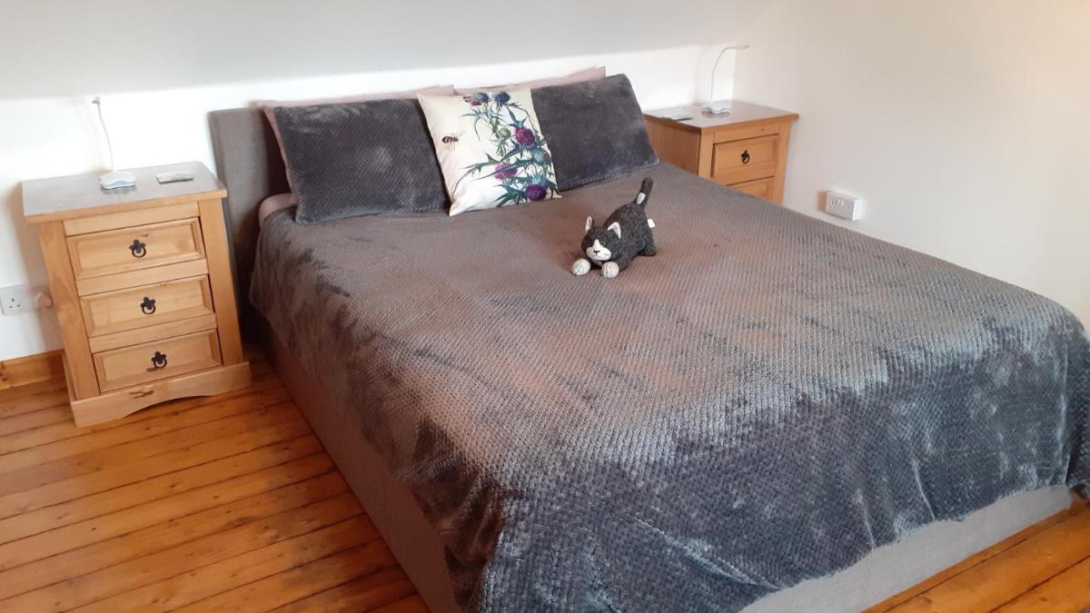 Tigh Quiraing- Heather - Housity