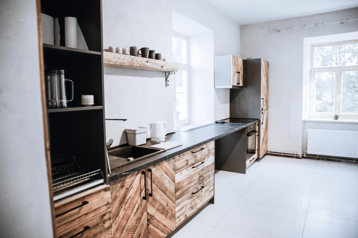 Cosy artist residency house in Rundāle countryside - Housity