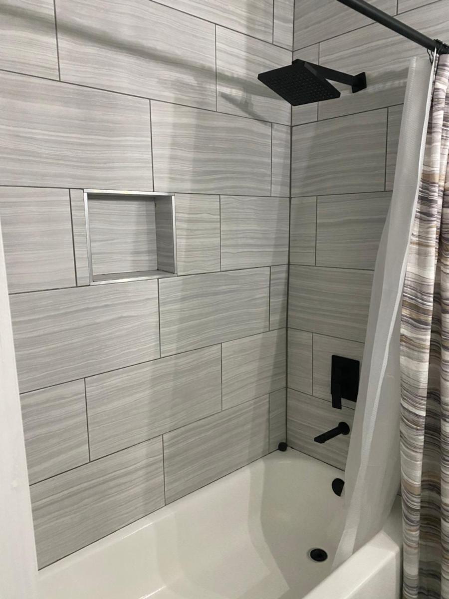 HHI Homes- Newly Renovated Cozy Modern Pet-Friendly Villa-Ideal Location - Housity