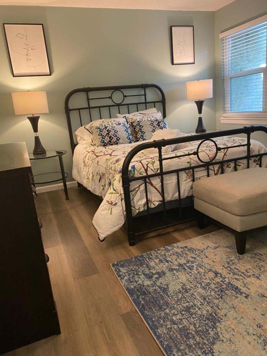 HHI Homes- Newly Renovated Cozy Modern Pet-Friendly Villa-Ideal Location - Housity