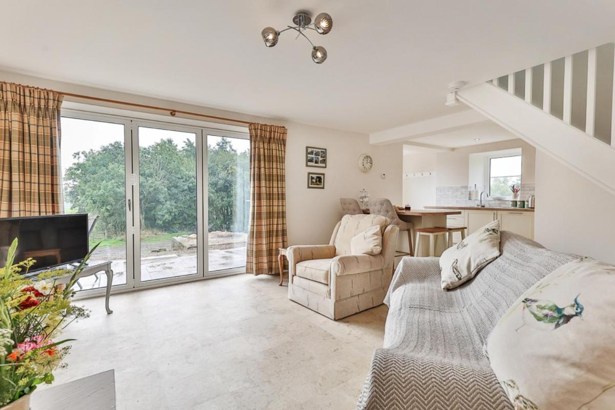 Finest Retreats - Cottage and Barn, Shortflatt Farm - Housity