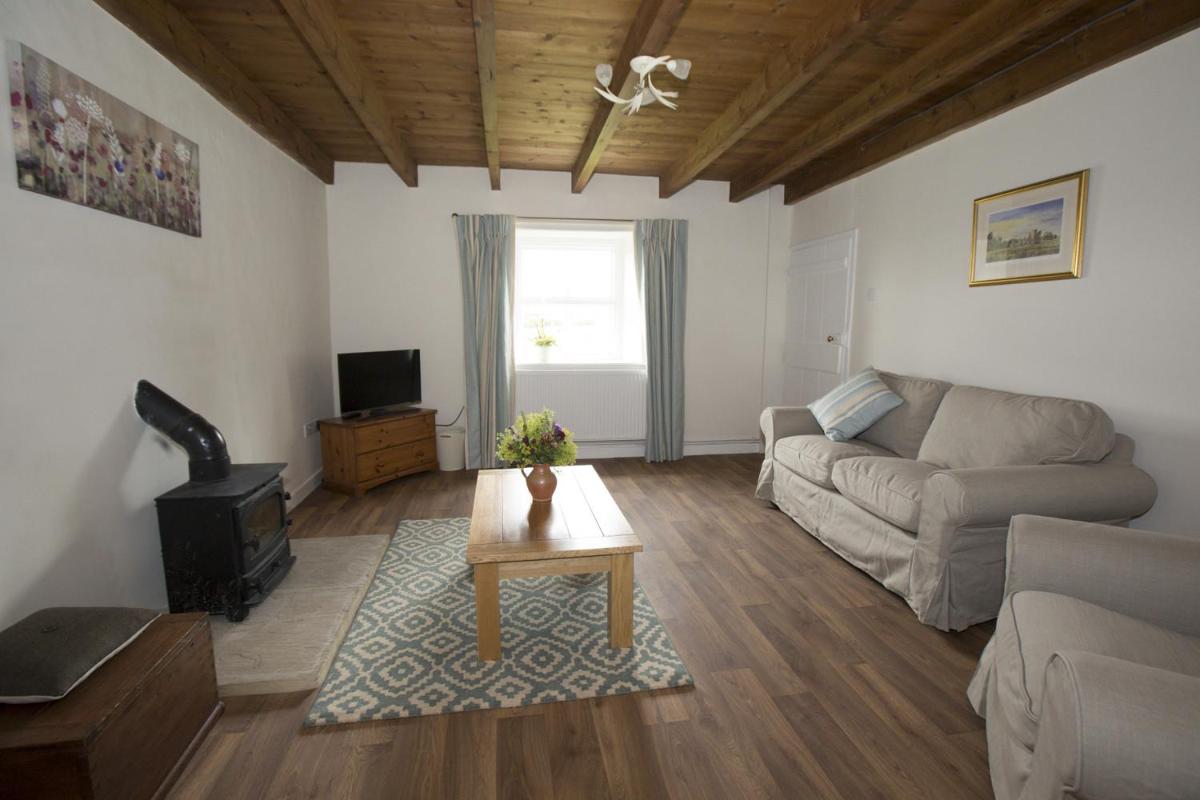 Finest Retreats - Cottage and Barn, Shortflatt Farm - Housity