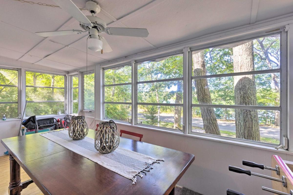 Southampton Winter Getaway with Deck and Fire Pit! - Housity