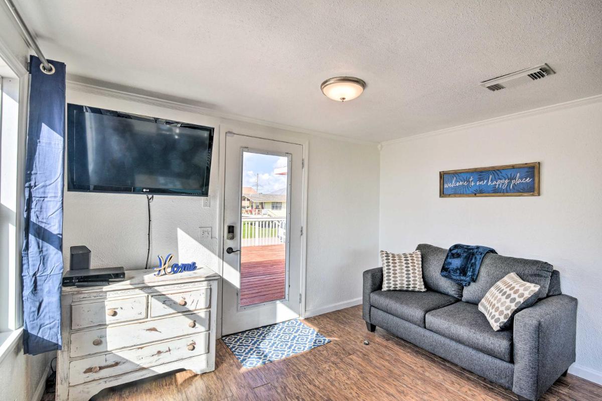 y Escape - Steps to Shore and Restaurant! - Housity