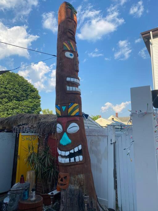 Suitetrails - The Tiki Townhouse of Downtown Salem