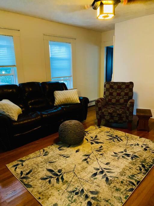 Suitetrails - The Tiki Townhouse of Downtown Salem