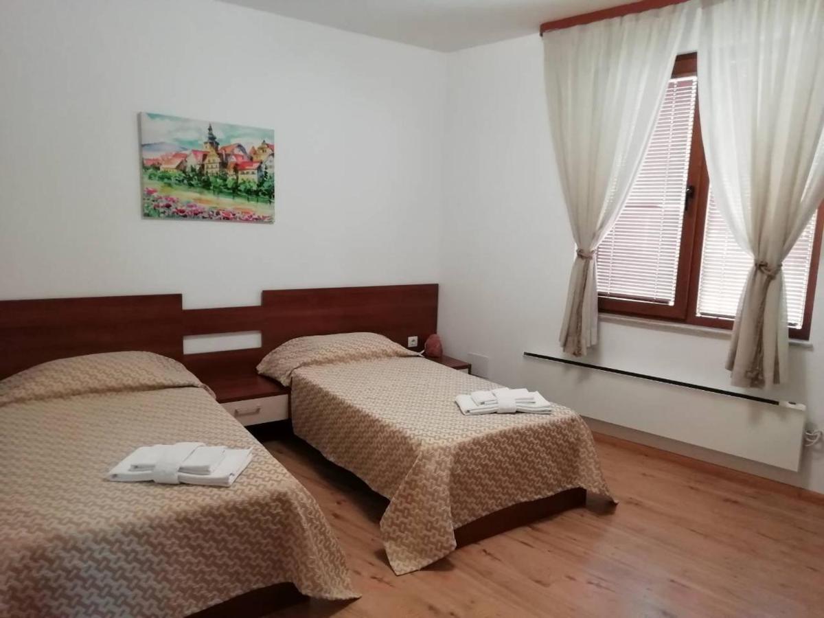 Къща в центъра на Стрелча, джакузи с минерална вода - Housity