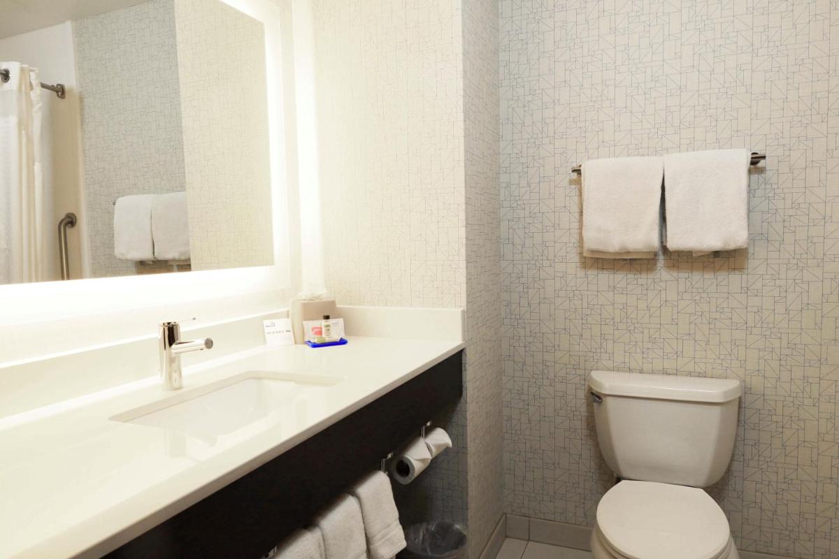 Holiday Inn Express Hotel & Suites Napa Valley-American Canyon by IHG - Housity