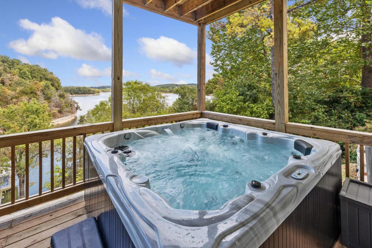 The Dogwood · 5BR - The Dogwood *NEW* Spring Discounts, ON Lake - Housity