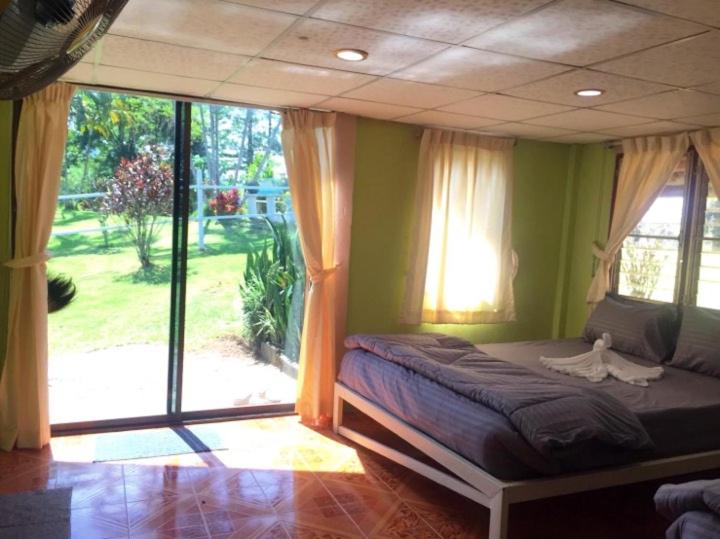 Phuunaayaaekhaakh riis rth - Housity