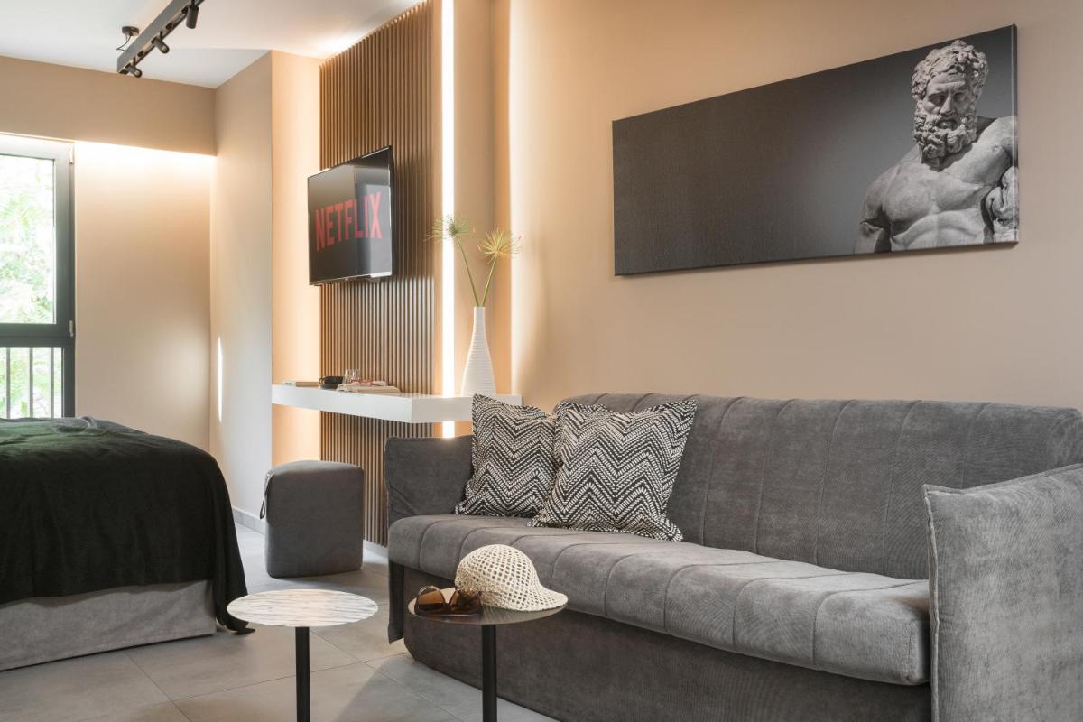 11 Enteka Acropolis Suites - Hizvo