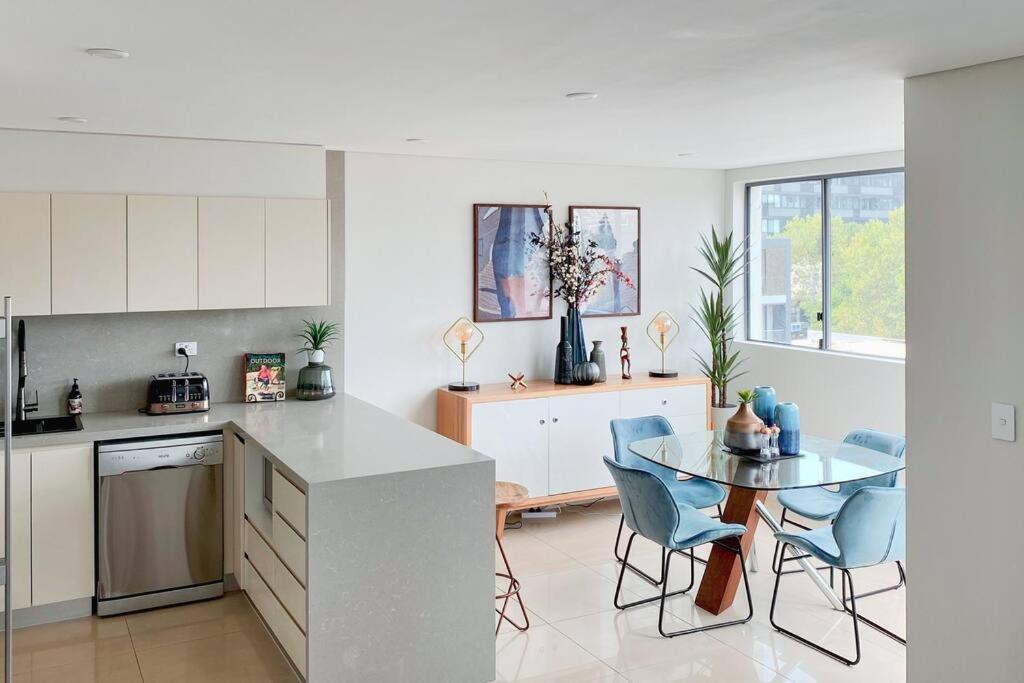Suitetrails - Crows Nest - Executive Penthouse - 3 Bedroom- 5km to City