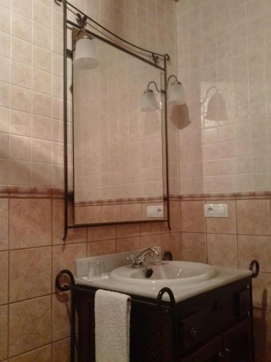 Casa Rural Fuentetrigo - Housity