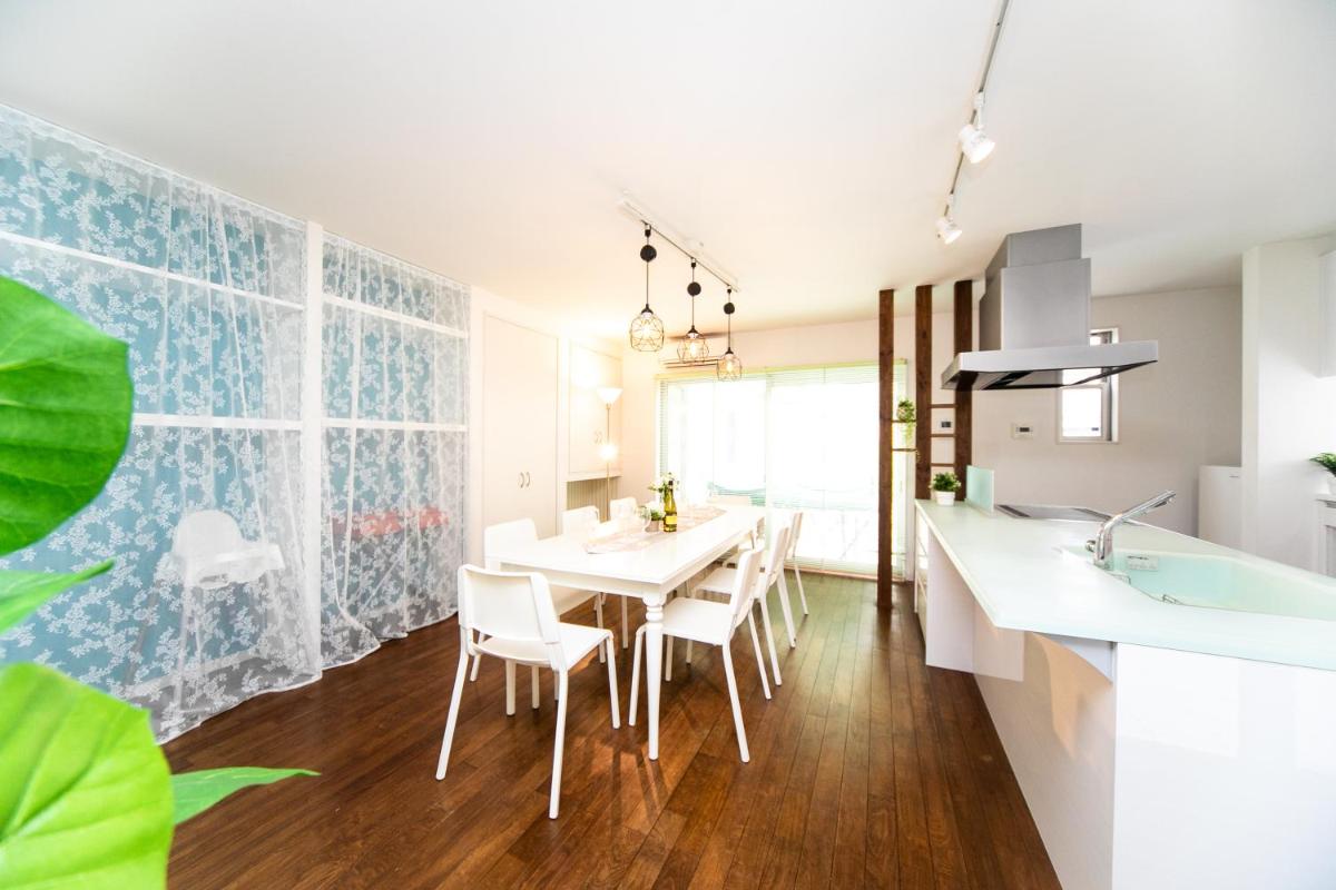 Shiga Lakeside Villa in Minamishinbo - Housity