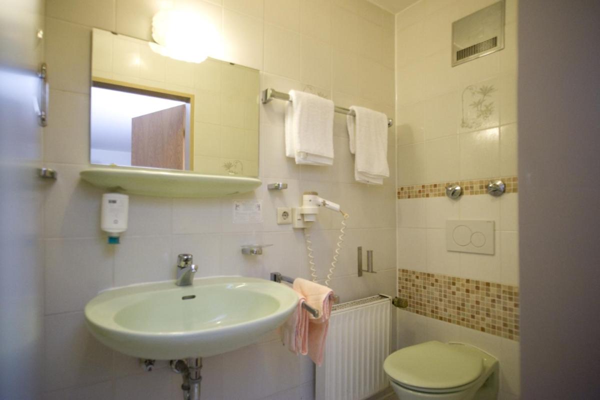 Hotel Flora - Housity