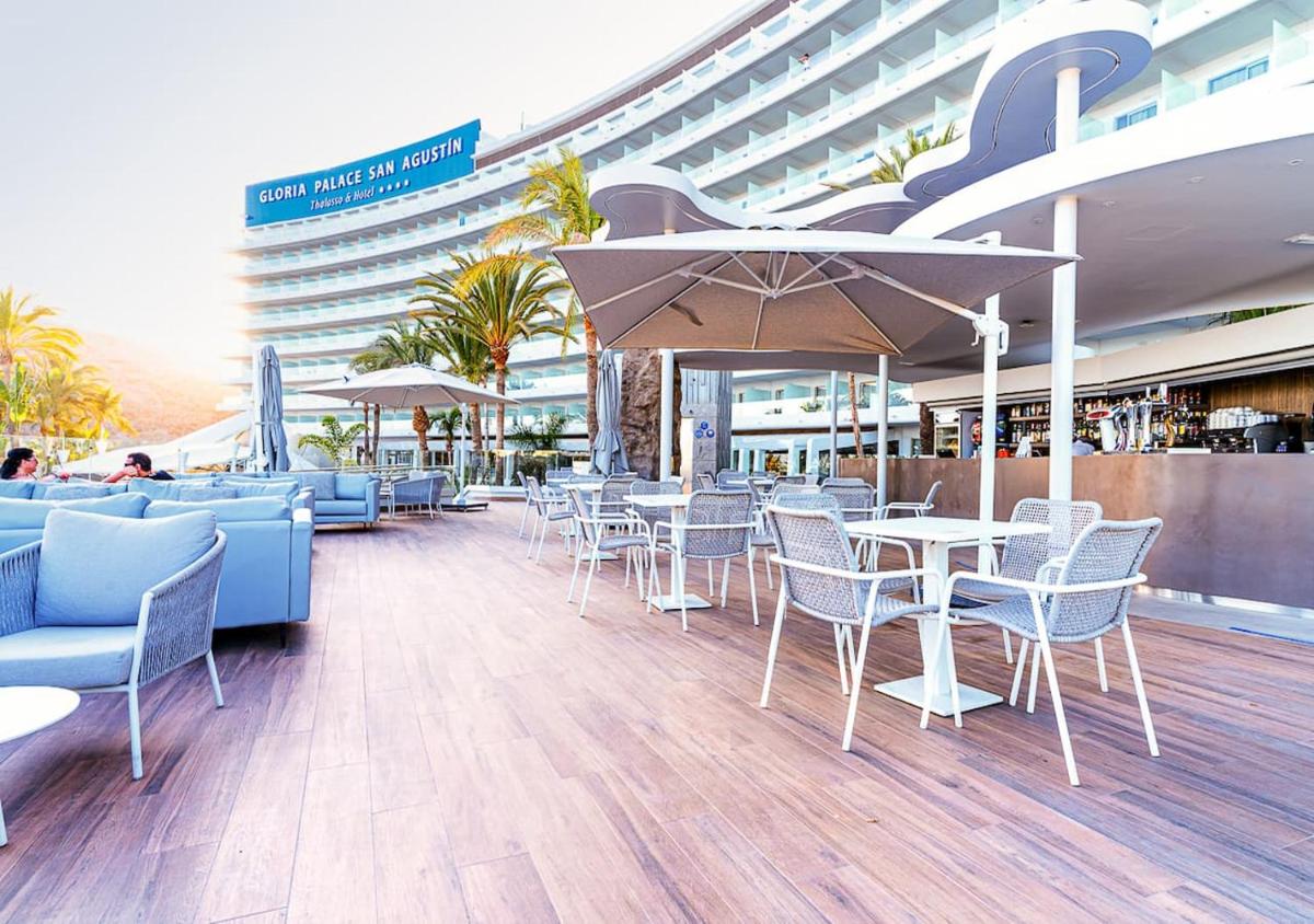 Un restaurante o sitio para comer en Gloria Palace San Agustín Thalasso & Hotel