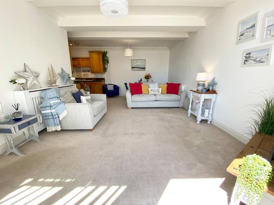 Coastal Mews House close to Beach - Housity