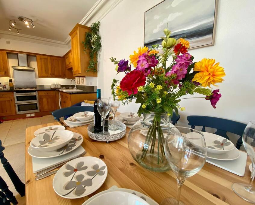 Coastal Mews House close to Beach - Housity