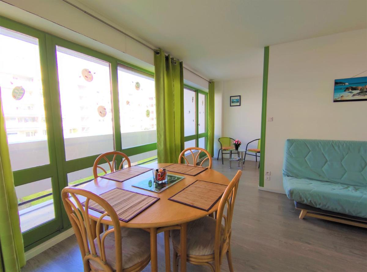 5 appartements indépendants situés à mi-chemin entre le Vieux Port et le Pont de l île de Ré - Housity