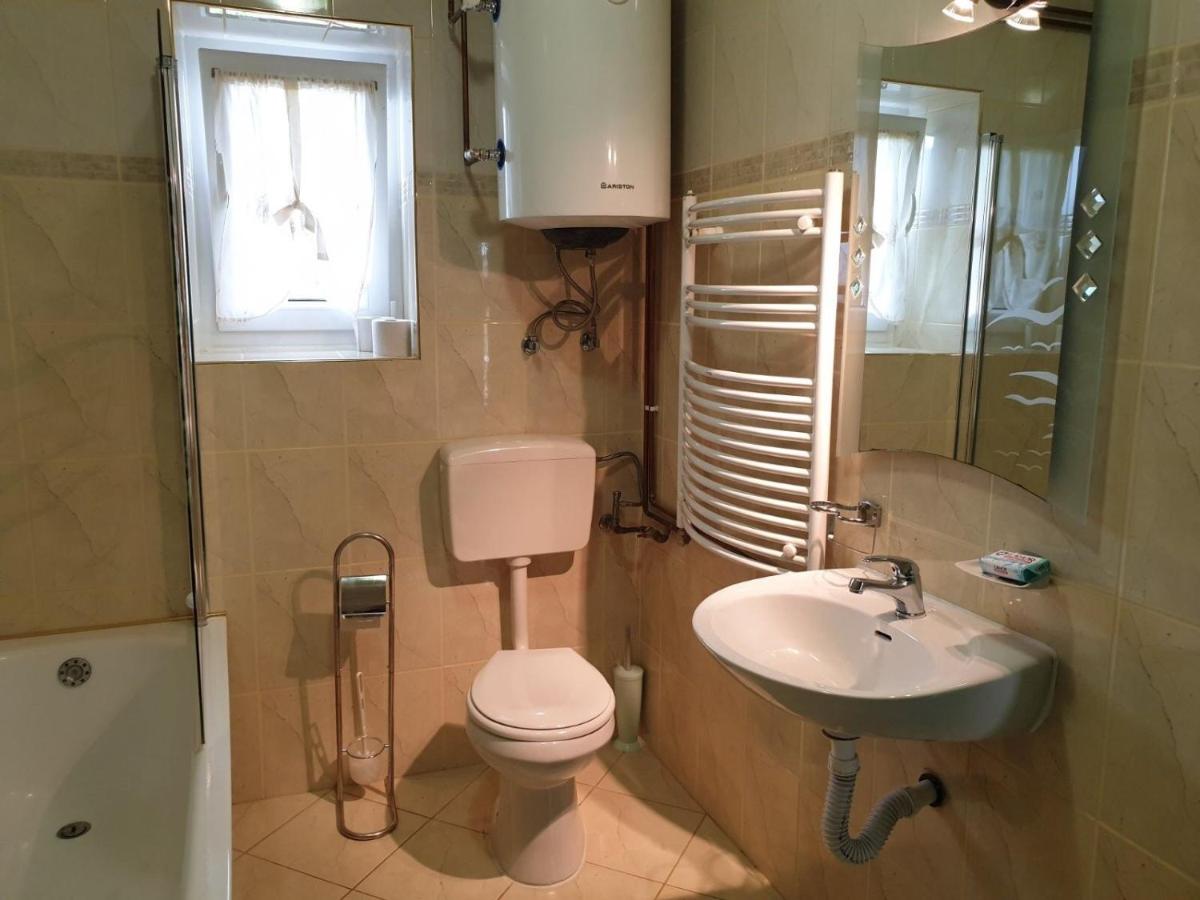 House Roza - Housity