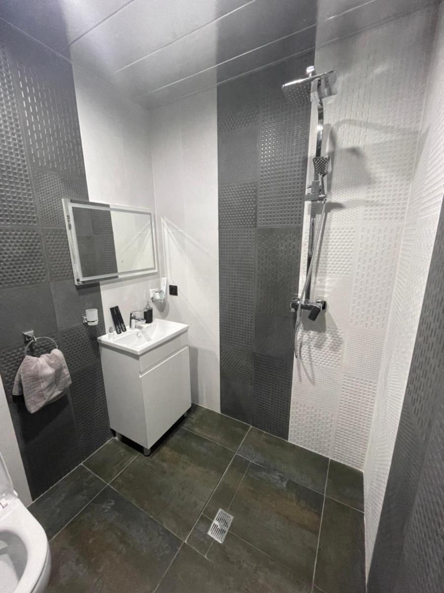 Suitetrails - Designed Apartment with French Balcony SELF CHECK IN
