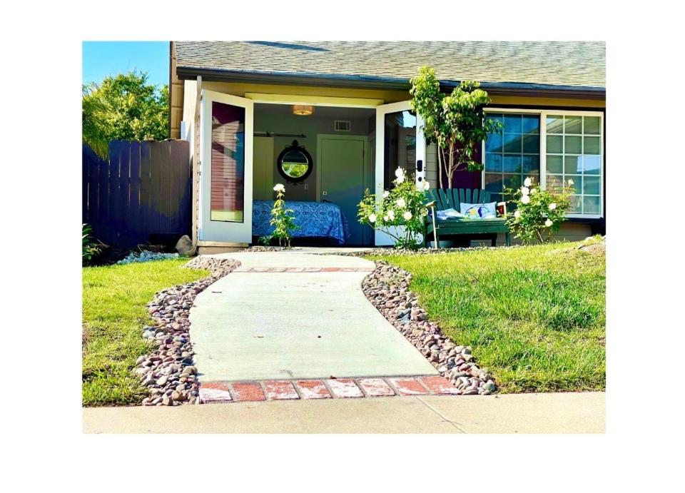Serene Del Mar Beach Private Entrance 1 Bd 1 BA Suite - Housity