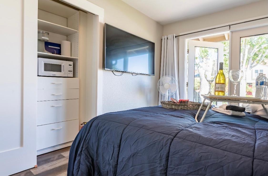 Serene Del Mar Beach Private Entrance 1 Bd 1 BA Suite - Housity