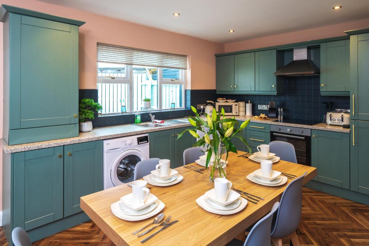 Finn McCool's - Housity