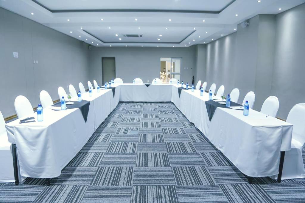 Woodlane Hotel - Hizvo