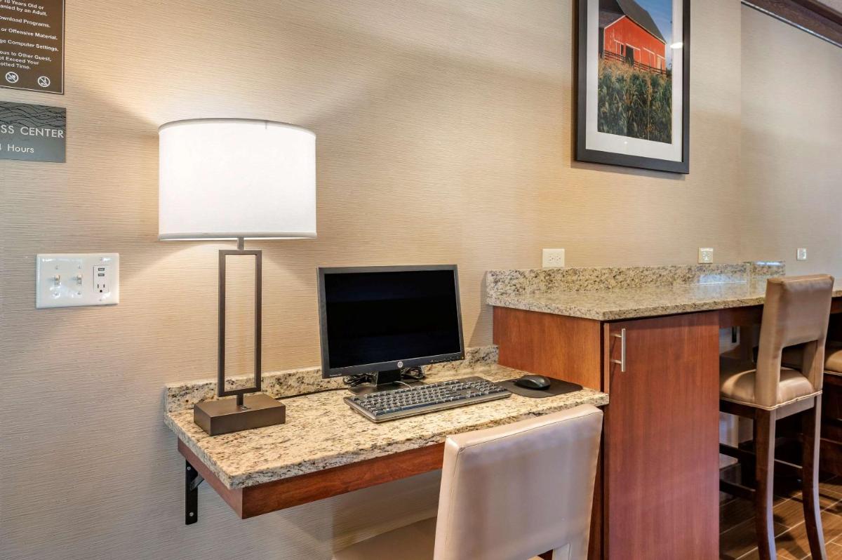 Comfort Inn La Porte - Housity