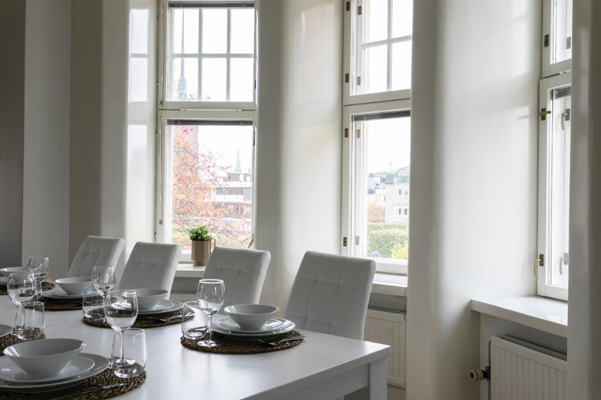 2ndhomes Grand Luminous 150m2 2BR apartment in Eira - Housity
