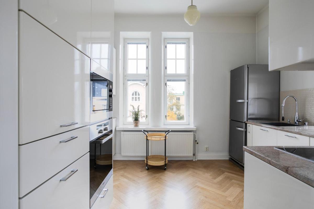 2ndhomes Grand Luminous 150m2 2BR apartment in Eira - Housity