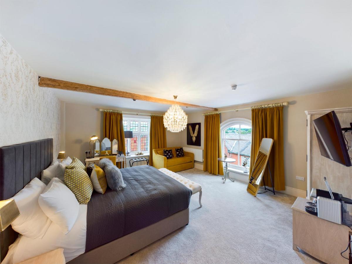 Lion & Swan Hotel - Housity