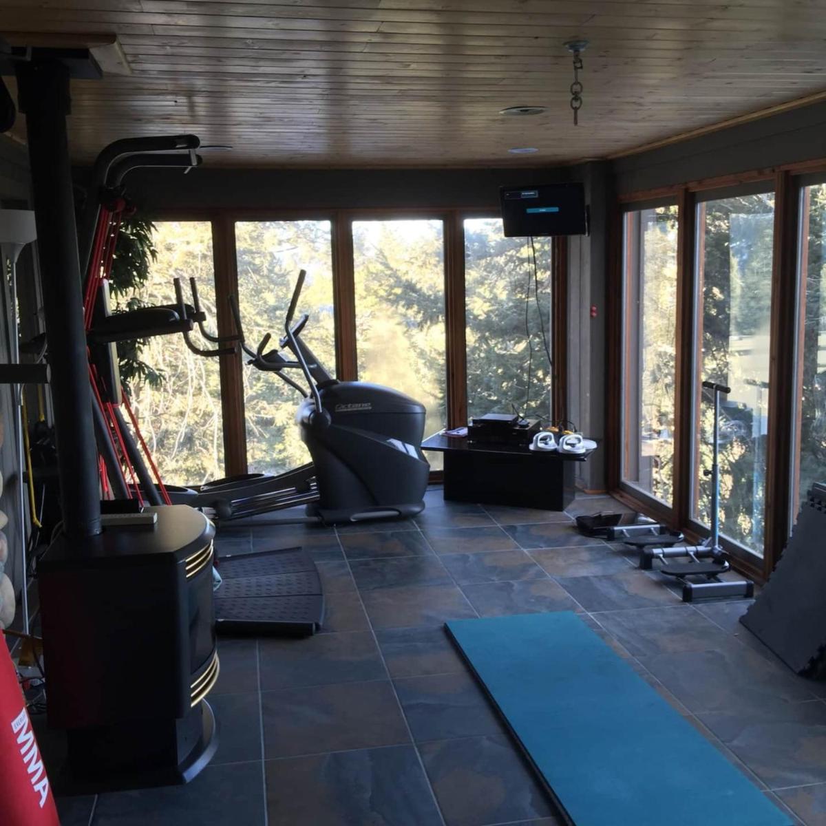 Spectacular Mountain Top Property - Housity