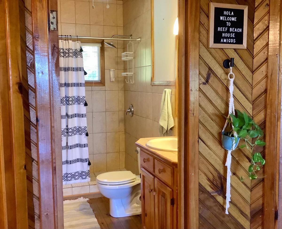 Reef Beach House - 2 Bedrooms - Housity