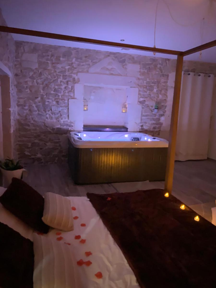Suite de caractère avec Jacuzzi - Housity