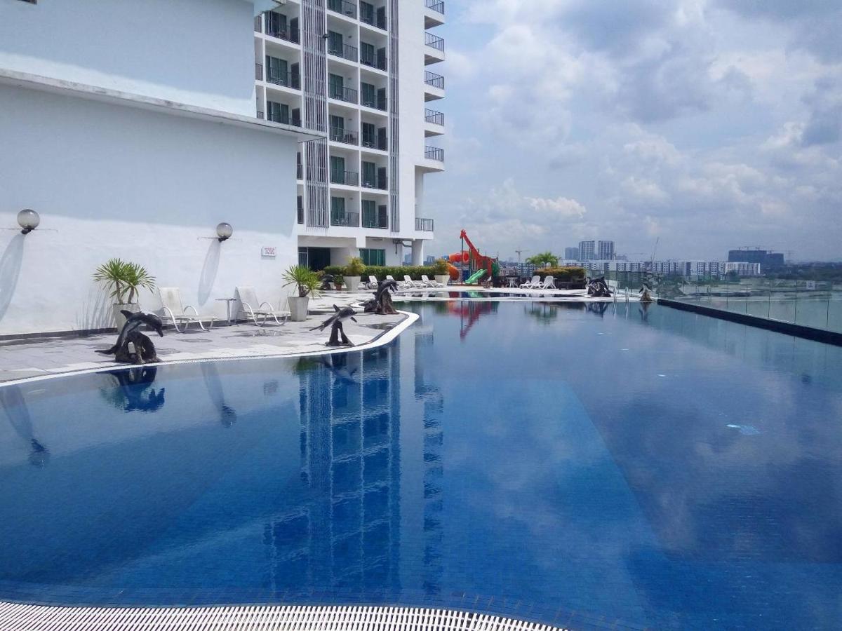 Bayu Marina Residence 3 Mins away Mid Valley Southkey - Housity