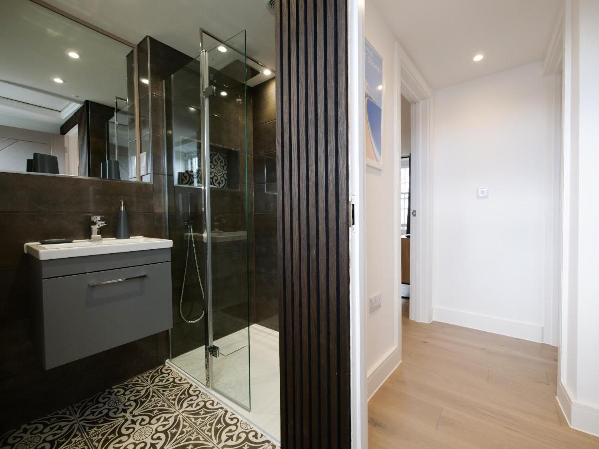 Kingsbridge Penthouse - Housity
