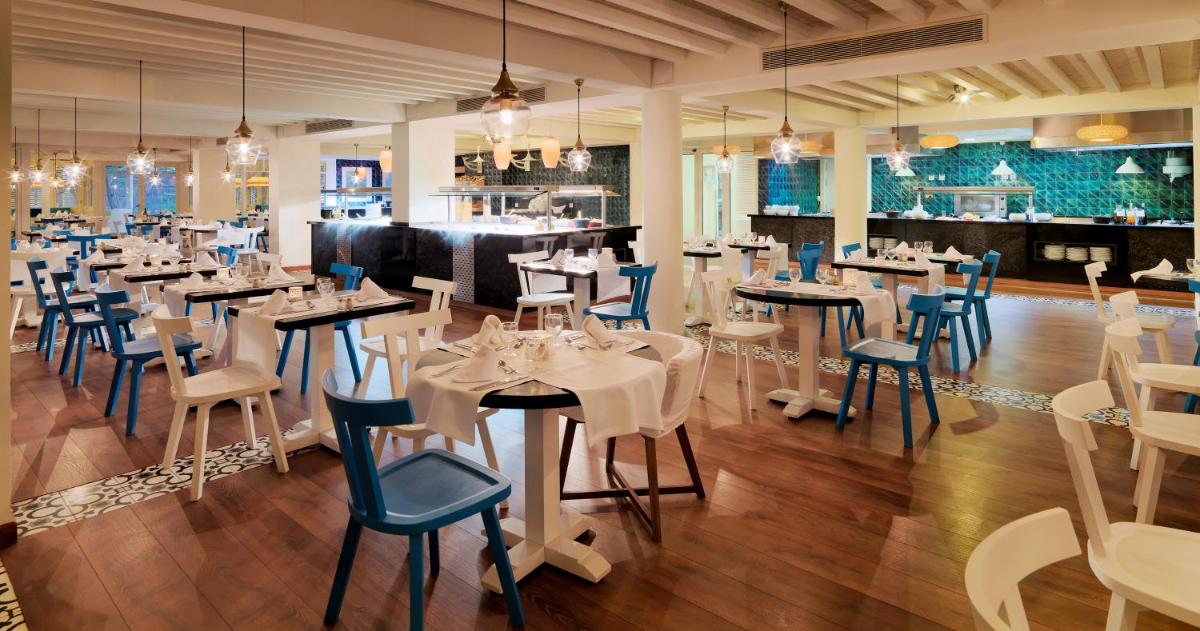 Un restaurante o sitio para comer en Boutique Hotel H10 Big Sur - Adults Only