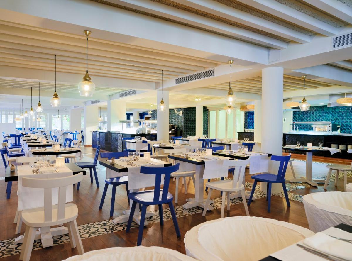 Un restaurante o sitio para comer en Boutique Hotel H10 Big Sur - Adults Only