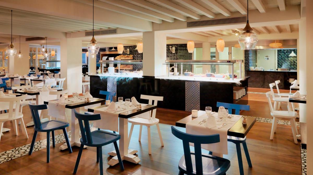 Un restaurante o sitio para comer en Boutique Hotel H10 Big Sur - Adults Only