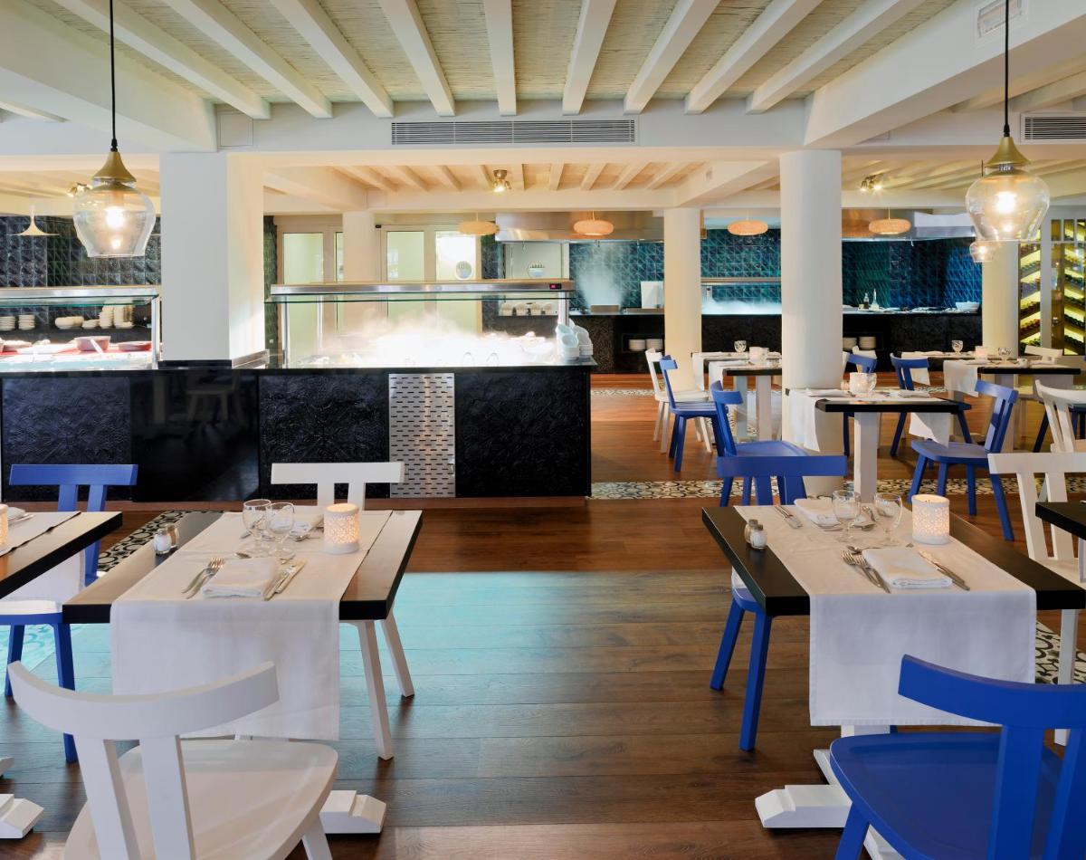 Un restaurante o sitio para comer en Boutique Hotel H10 Big Sur - Adults Only