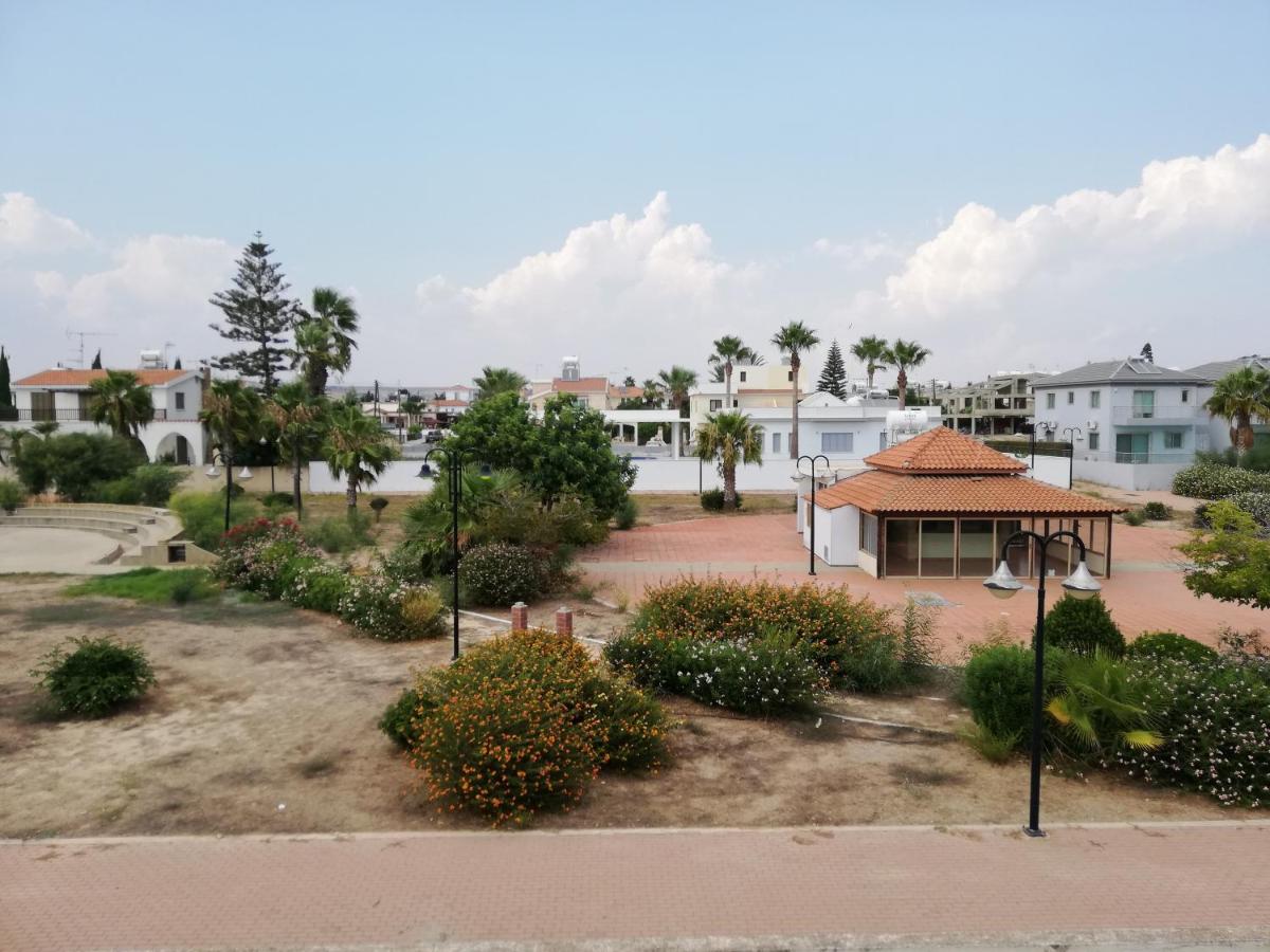 Suitetrails - Ria Beach Sea View Apartment