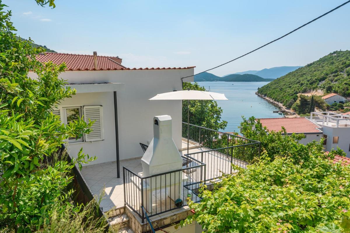 Family House Grey - Housity