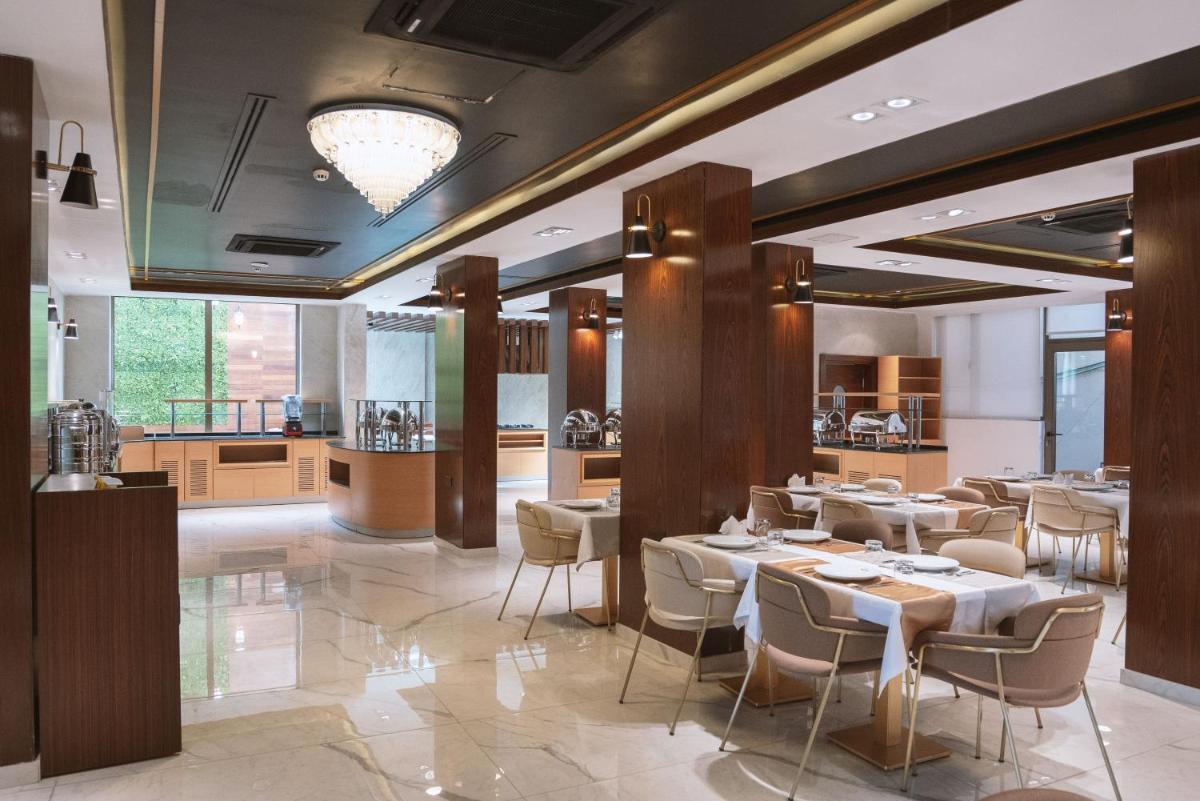 Noor Land Hotel - Housity