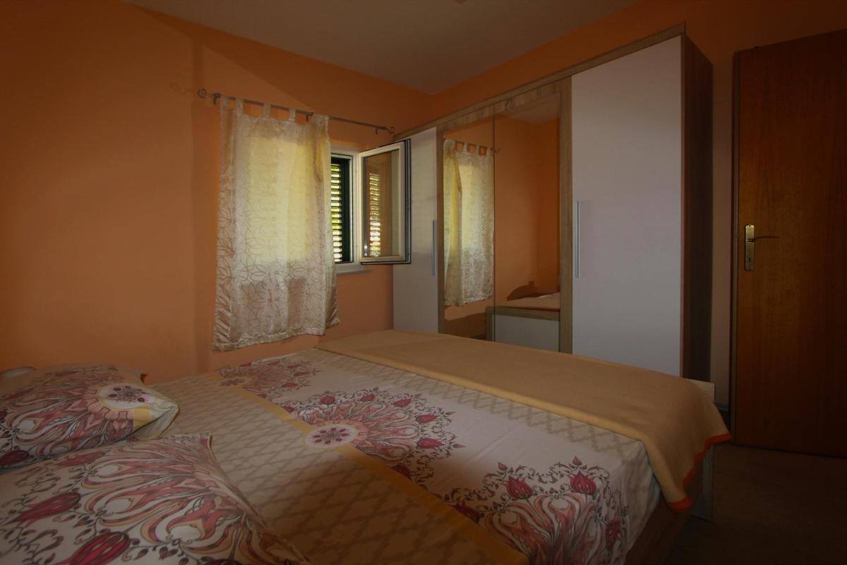 Holiday house Lovre - Housity