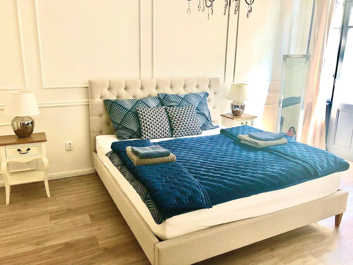 dFive New Stylish Lux Apartment at the Centre - Housity