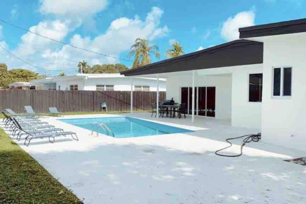 Pool Villa - Housity