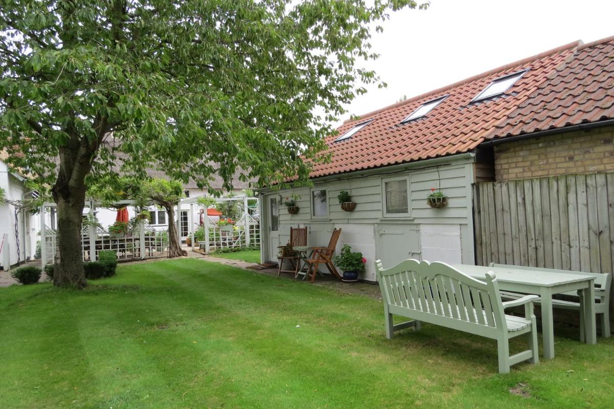 Suitetrails - The Old Stables, Whitehall Farmhouse, Oakington